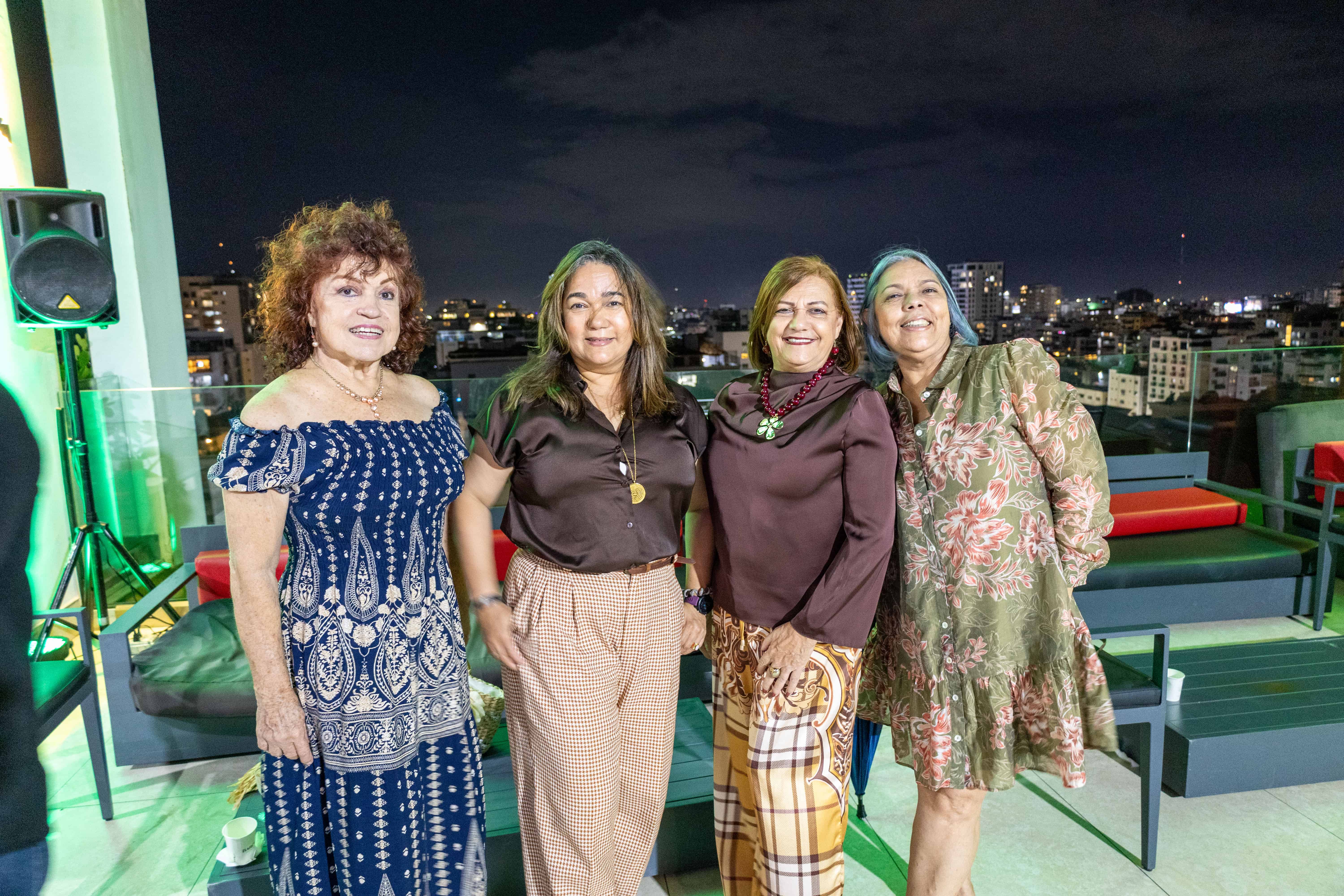 Virginia Velázquez, Ángela Camacho, Mayra Bruno y Anny Camacho.