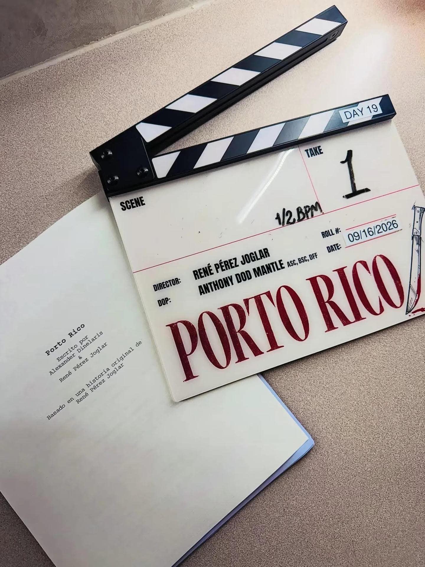 Guion y claqueta de Porto Rico, la película que Residente rueda en República Dominicana con Bad Bunny, Edward Norton y Rubén Blades. (Foto: Facebook/Residente/EFE)