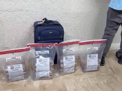 DNCD arresta canadiense con 14 paquetes de presunta cocaína