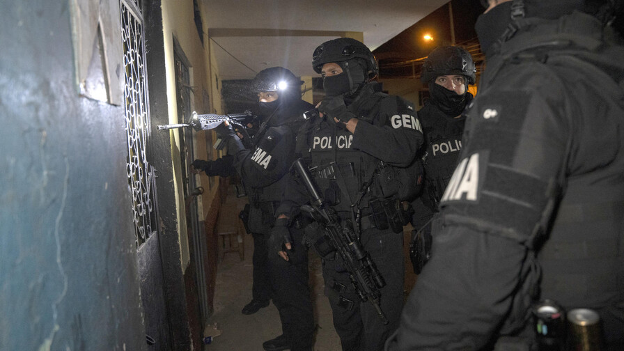 Ecuador inicia tercer periodo de toques de queda nocturnos en 4 provincias por violencia