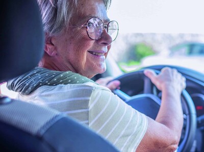 Intrant acata fallo sobre licencia de conducir a mayores de 75 años