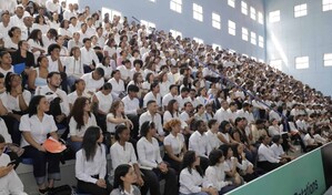 El Gobierno inicia entrega de 10,000 becas nacionales para estudios superiores
