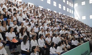 El Gobierno inicia entrega de 10,000 becas nacionales para estudios superiores