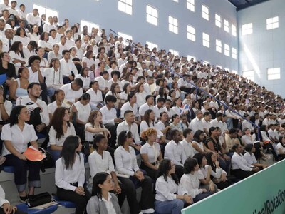 Gobierno entrega 10,000 becas nacionales para estudios superiores