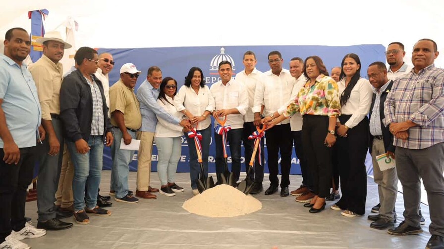 Ministerio inicia construcción de siete multiusos en la Región Sur con inversión de RD$200 millones Ministerio inicia construcción de siete multiusos en la Región Sur con inversión de RD$200 millones