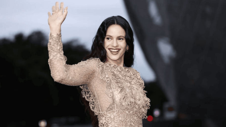 Rosal&iacute;a despide en Miami su gira "LUX" con l&aacute;grimas y un &uacute;ltimo confesionario