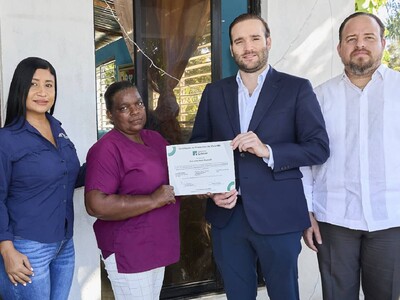 Seguros Crecer y Hábitat Dominicana mejoran hogares de 104 personas