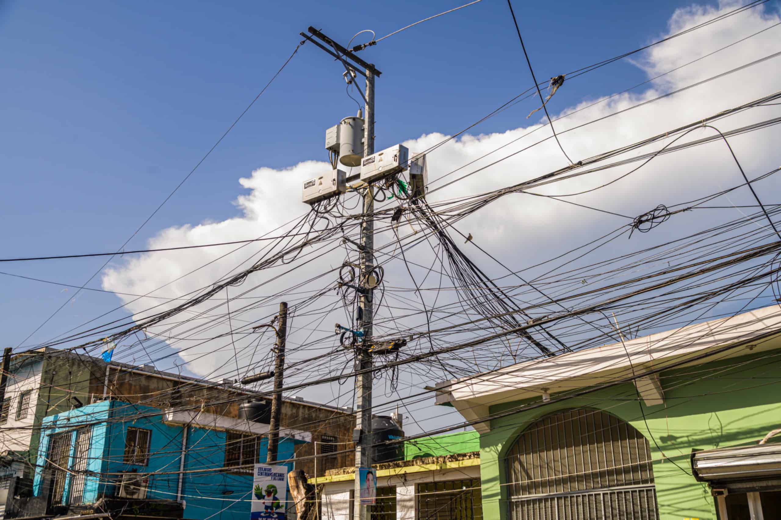 Tendido eléctrico en la 42 de Capotillo.