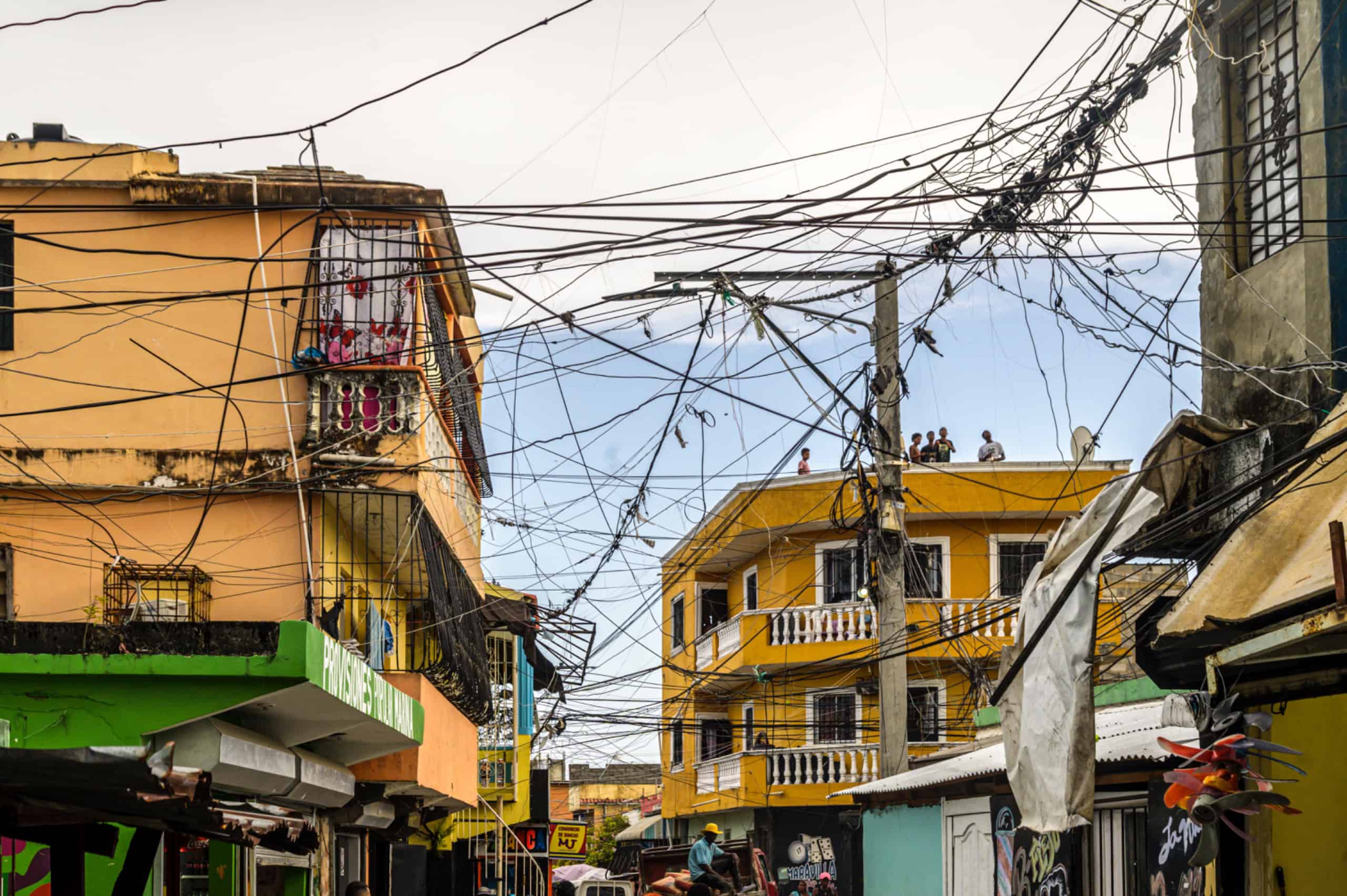 Tendido eléctrico en la 42 de Capotillo.