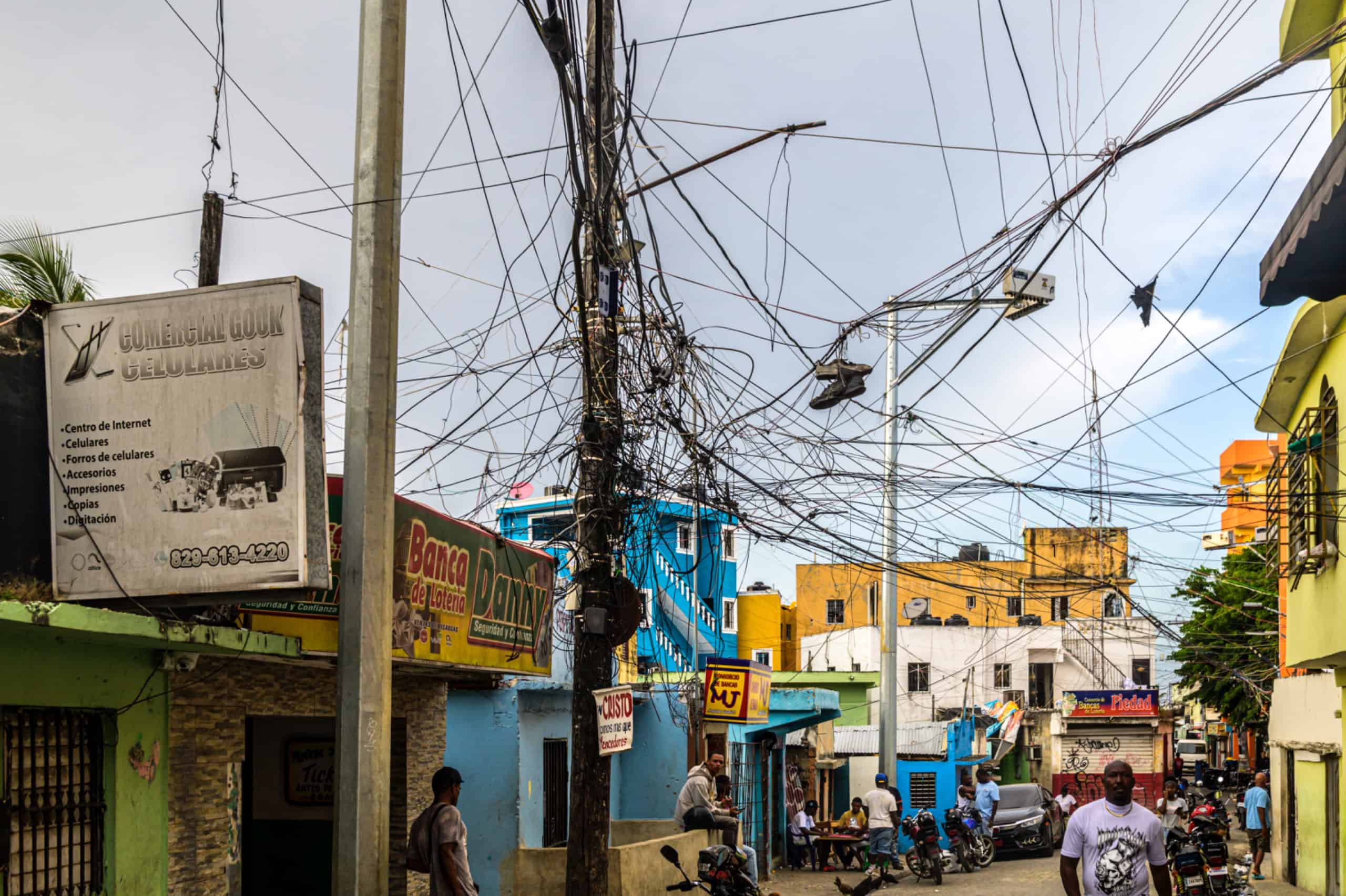 Tendido eléctrico en la 42 de Capotillo.