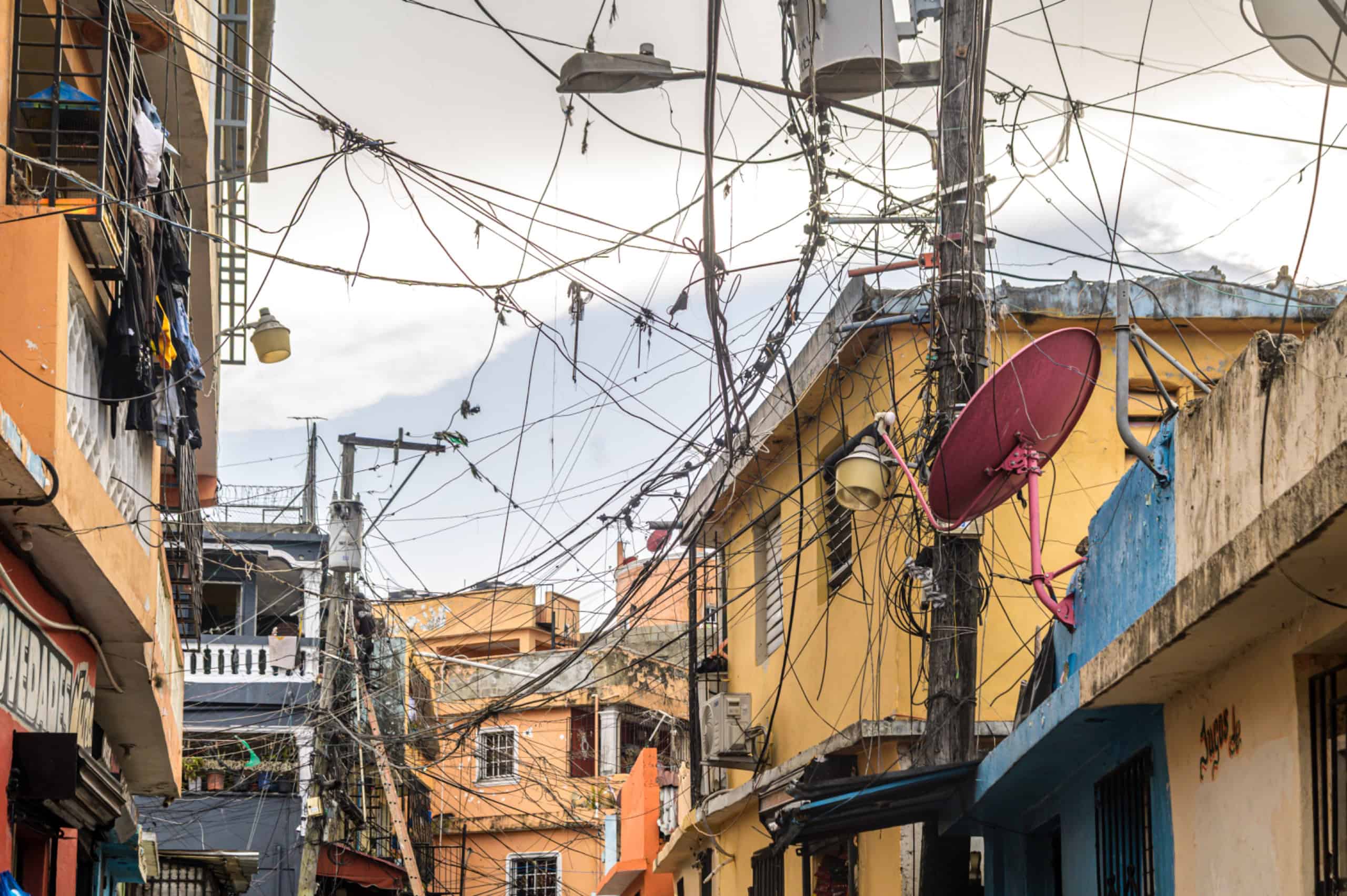 Tendido eléctrico en la 42 de Capotillo.