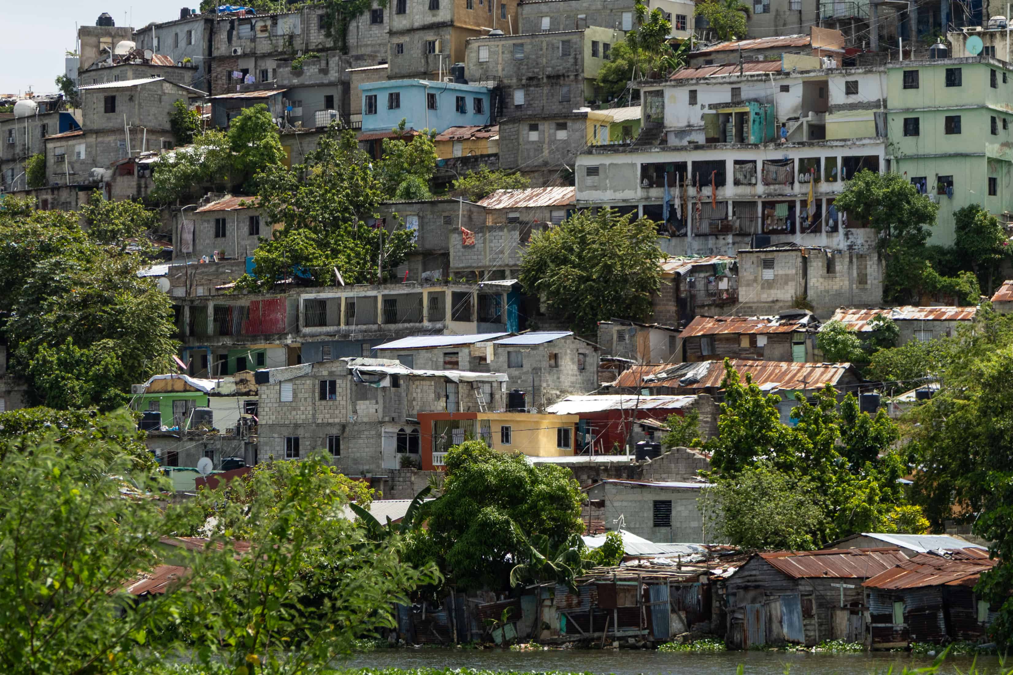 El hacinamiento es común en barrios marginados.