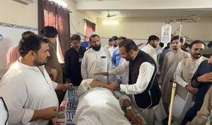 Al menos 17 muertos en un atentado suicida contra un complejo policial en Pakist&aacute;n