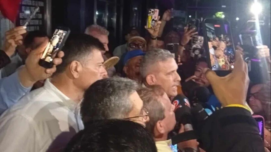 Autoridades venezolanas detienen a opositor en pleno diálogo político