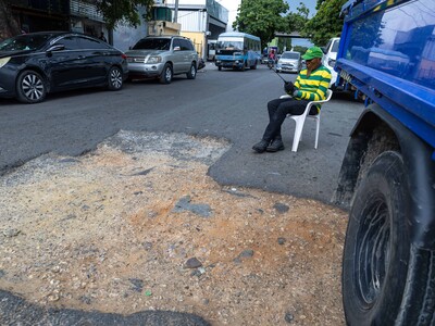 Choferes reclaman asfalto tras excavación en calle Doctor Betances