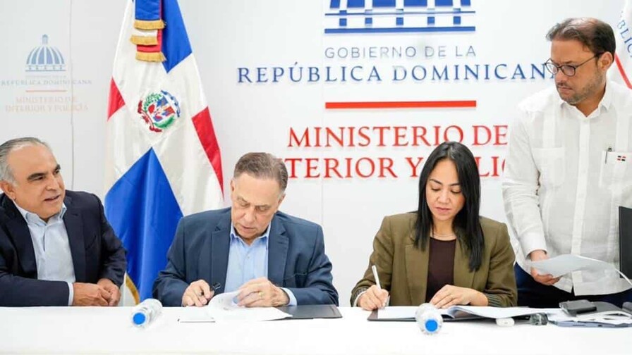 Sector privado donará terrenos para nueva estación de bomberos industrial en Haina Sector privado donará terrenos para nueva estación de bomberos industrial en Haina
