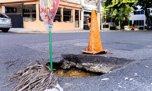 Hoyo en la Buenaventura Freites se profundiza; mantiene en riesgo a conductores