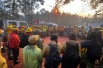 Incendio en Sierra de Bahoruco avanza hasta menos de 200 metros del mirador del Hoyo de Pelempito Incendio en Sierra de Bahoruco avanza hasta menos de 200 metros del mirador del Hoyo de Pelempito