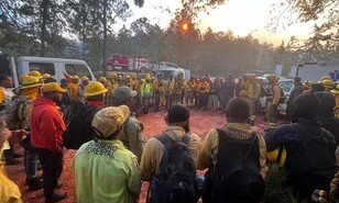Incendio en Sierra de Bahoruco avanza hasta menos de 200 metros del mirador del Hoyo de Pelempito