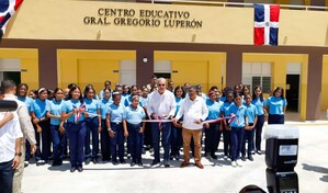 Luis Abinader inicia jornada en Puerto Plata con entrega de obras educativas
