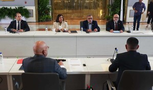 Chavismo y oposici&oacute;n extienden di&aacute;logo hasta el mi&eacute;rcoles y revisan libertad de expresi&oacute;n