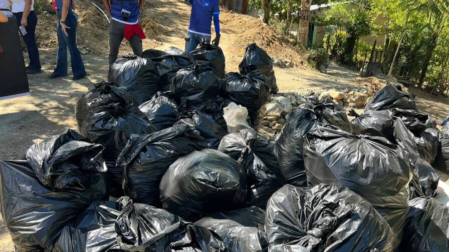 Retiran 7,550 libras de residuos de las riberas del río Camú en La Vega Retiran 7,550 libras de residuos de las riberas del río Camú en La Vega