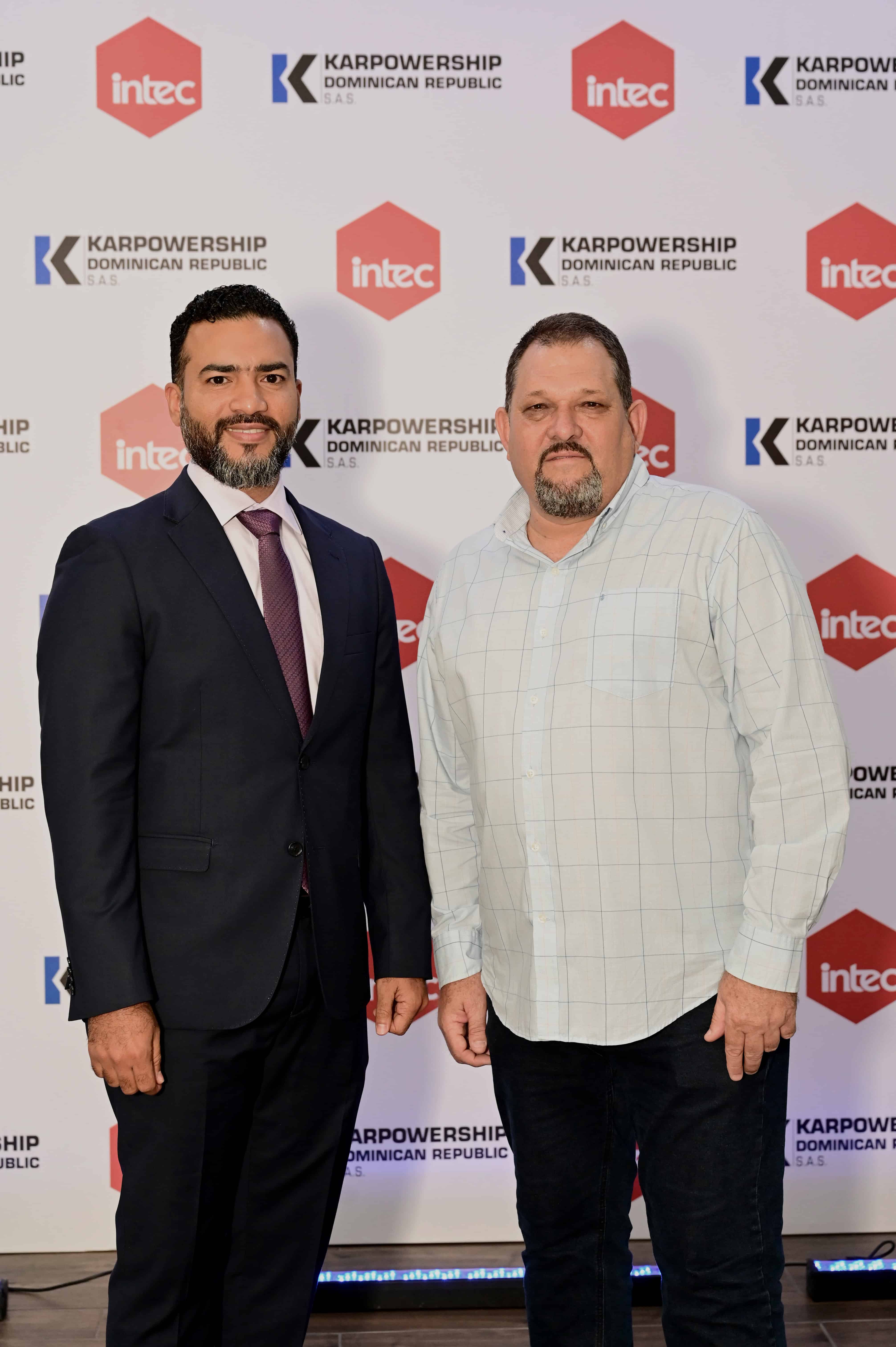 Jarrinzon Quevedo, gerente comercial y Iosvanni L&oacute;pez, profesor de INTEC