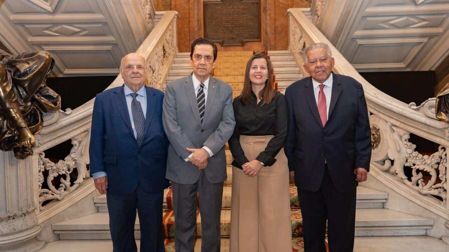 Juan Bolívar Díaz presenta en Madrid su libro de memorias "Con las riendas tensas" Juan Bolívar Díaz presenta en Madrid su libro de memorias "Con las riendas tensas"