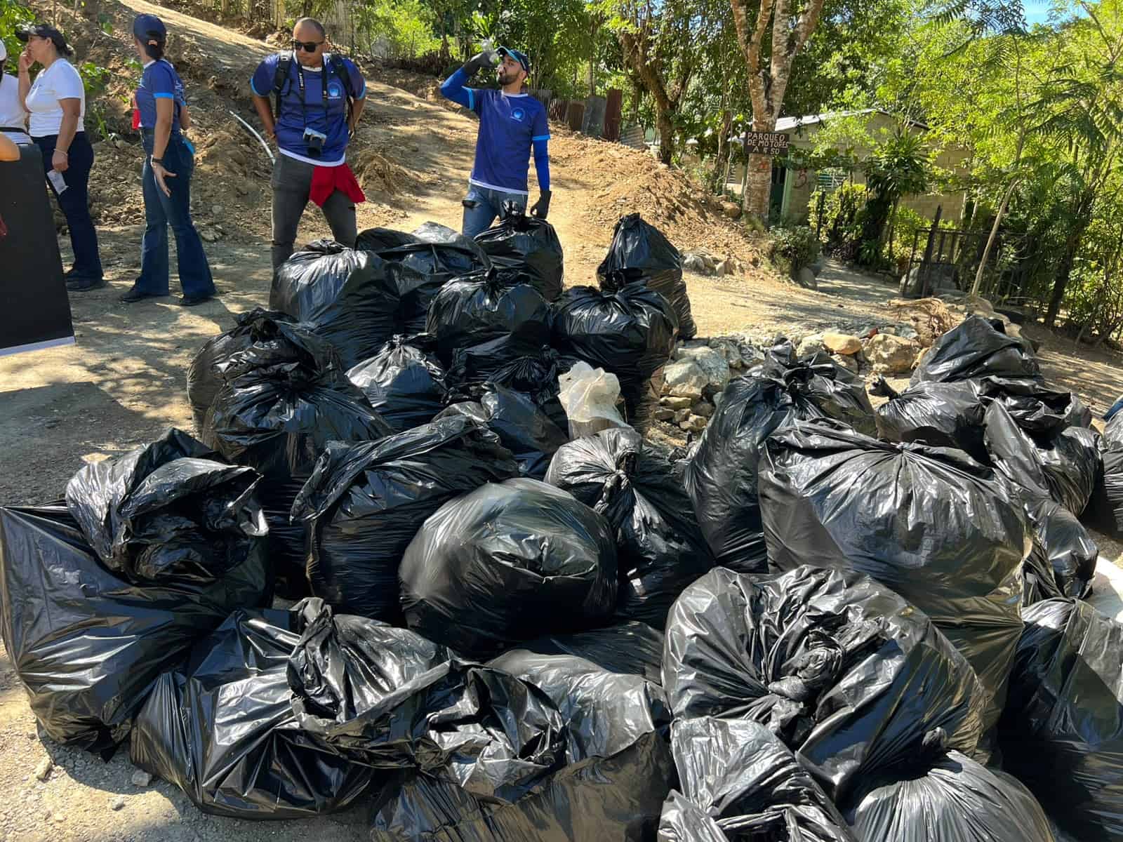 Bolsas con los residuos.