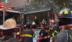 Seis bomberos heridos durante incendio de cuatro alarmas en restaurante de Brooklyn