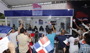 Los cinco j&oacute;venes dominicanos extienden a 500 horas su lectura por r&eacute;cord Guinness 