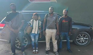 Ej&eacute;rcito intercepta cuatro veh&iacute;culos con 15 haitianos indocumentados en la L&iacute;nea Noroeste