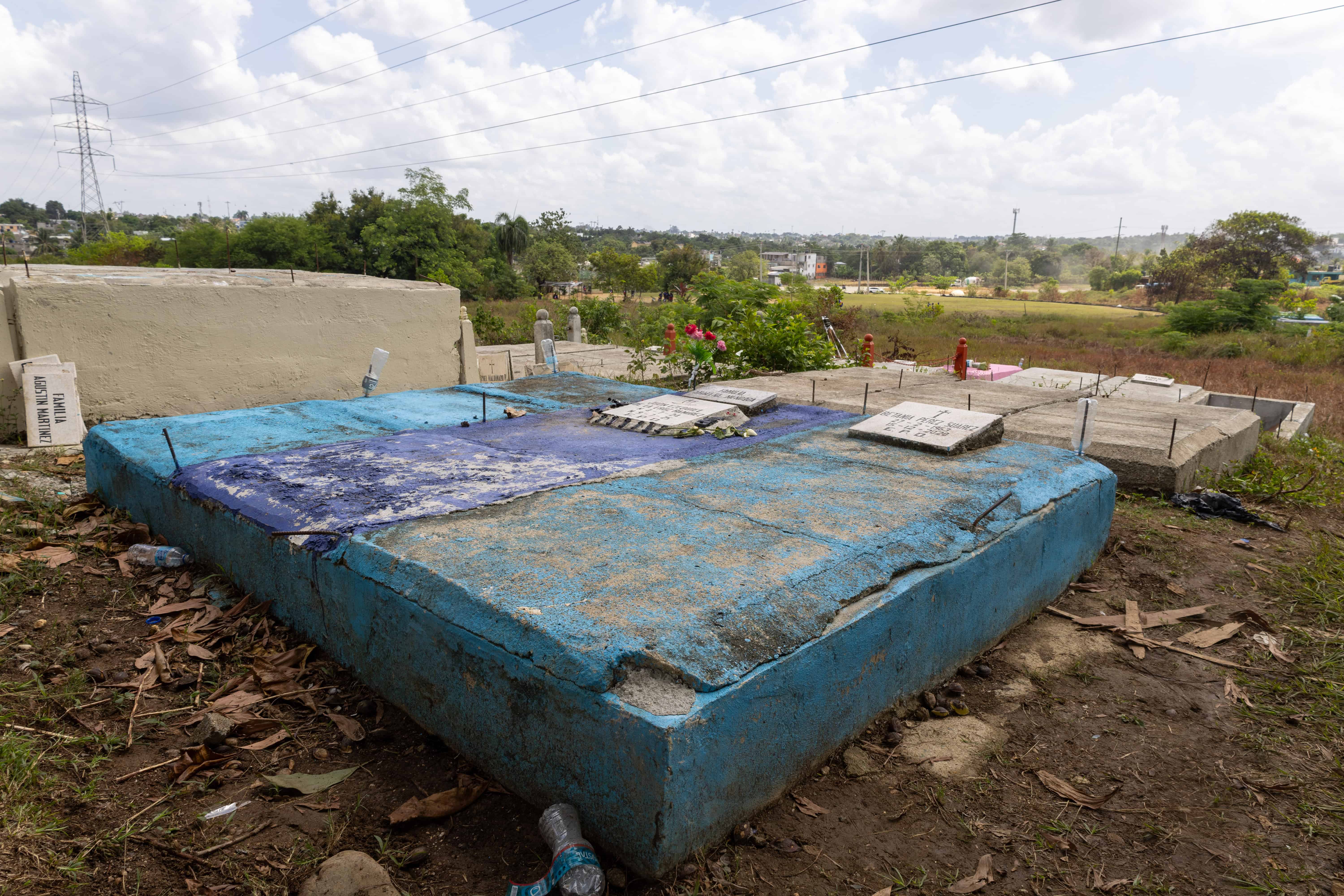 Cementerio improvisado Los Alcarrizos.