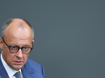 Merz, "profundamente indignado" con la visita de Schröder a Rusia