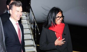 Delcy Rodr&iacute;guez llega a Nueva York para la ONU, mientras Maduro permanece preso en Brooklyn