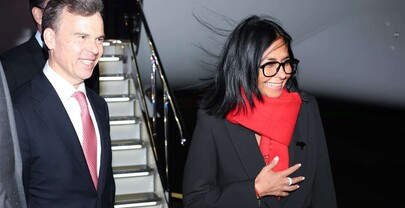 Delcy Rodr&iacute;guez llega a Nueva York para la ONU, mientras Maduro permanece preso en Brooklyn