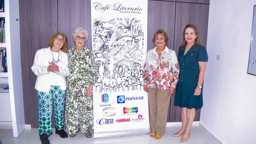 El Café Literario y el Club de Lectura Verónica Sención visitan la Mediateca Aquiles Azar El Café Literario y el Club de Lectura Verónica Sención visitan la Mediateca Aquiles Azar