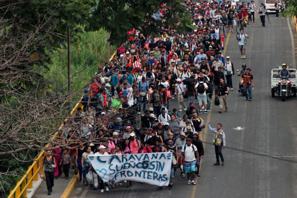 EE. UU. advierte a una caravana migrante que no se arriesguen al intentar cruzar EE. UU. advierte a una caravana migrante que no se arriesguen al intentar cruzar