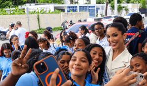 La Miss RD Universo celebra r&eacute;cord Guinness de lectura: "La educaci&oacute;n a m&iacute; me abri&oacute; muchas puertas"