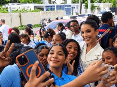La Miss RD Universo celebra récord Guinness de lectura en voz alta