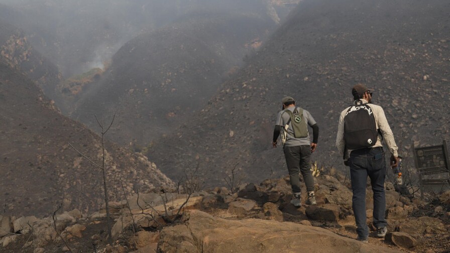 Colombia trabaja sin interrupci&oacute;n por apagar un incendio en la tur&iacute;stica Villa de Leyva