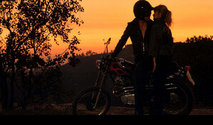 "Grease 2" combina motocicletas y n&uacute;meros musicales en una secuela sin complejos