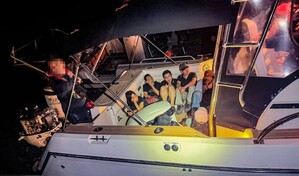 Detienen a un dominicano y otros 21 inmigrantes tras interceptar embarcaci&oacute;n en Florida