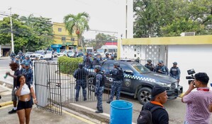 Despliegan amplio contingente policial durante sepultura de joven abatido en Santiago