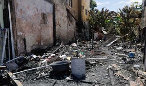 Familias afectadas por incendio en la Ciudad Colonial esperan ayuda de las autoridades
