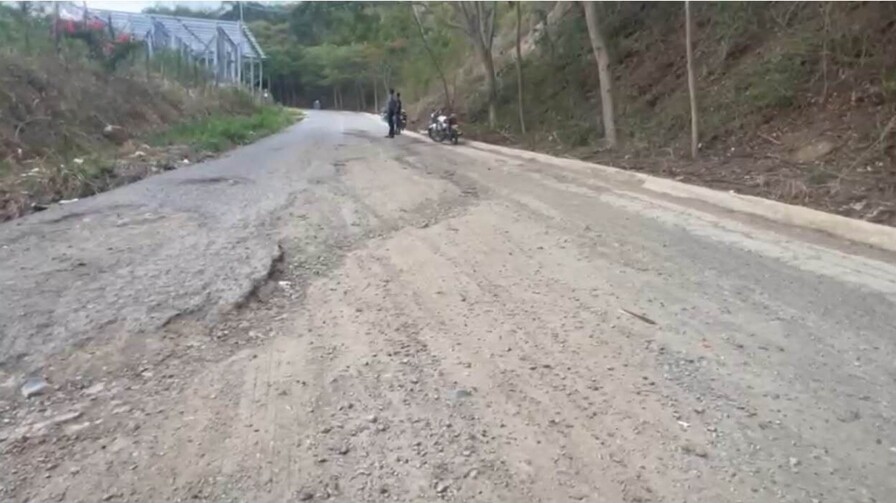 Reclaman reparación de carretera y puentes en comunidades de La Sierra, Santiago Reclaman reparación de carretera y puentes en comunidades de La Sierra, Santiago