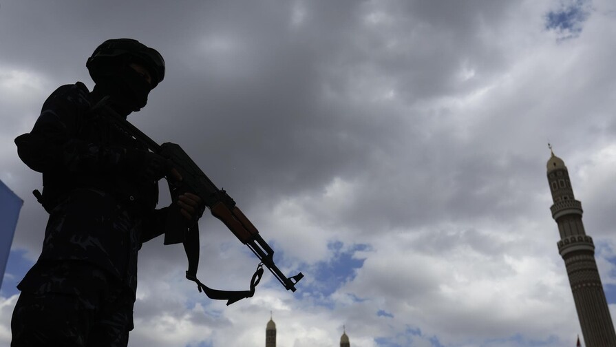 Gobierno de Yemen le pidió ayuda a Trump contra los hutíes, dice fuente oficial a AFP Gobierno de Yemen le pidió ayuda a Trump contra los hutíes, dice fuente oficial a AFP