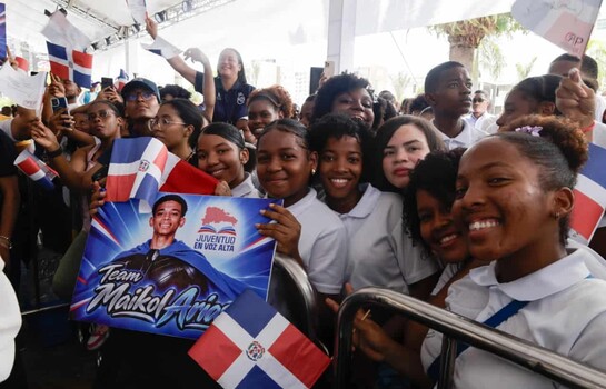 El orgullo de una madre detr&aacute;s de la haza&ntilde;a de uno de los cinco j&oacute;venes que logr&oacute; r&eacute;cord Guinness