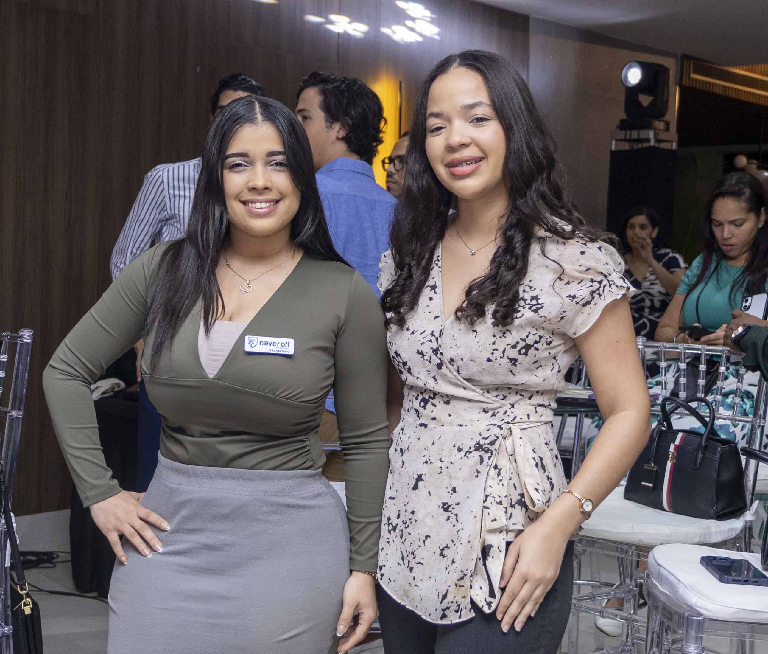 Isaury Almonte y Ashley Yunes.