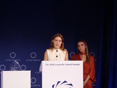Hija de María Corina Machado recoge premio concedido a su madre
